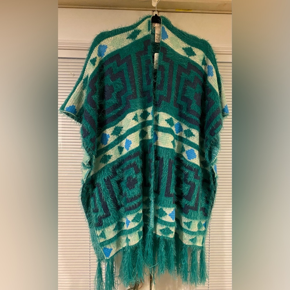 NWT free people diamond back Aztec poncho. One SZ - Picture 3 of 5